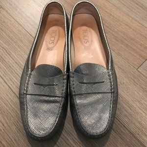 Tod’s gold/silver drivers loafers 40